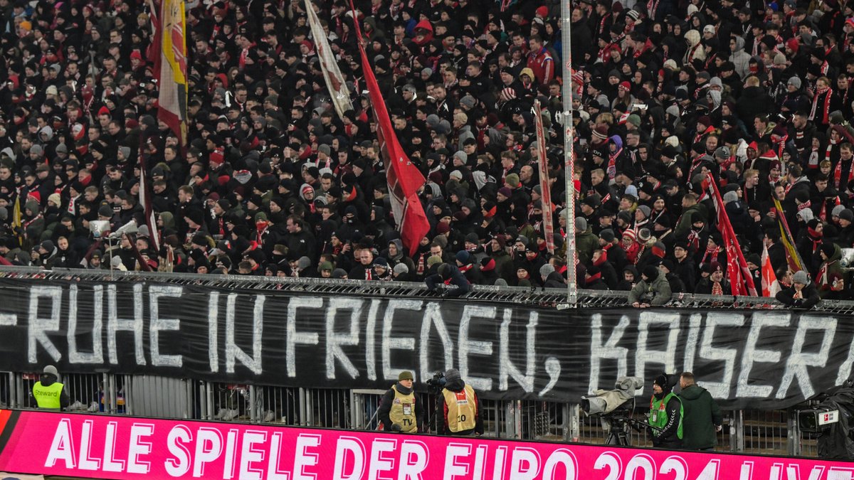 Mit diesem Banner verabschiedeten sich die Fans von Franz Beckenbauer