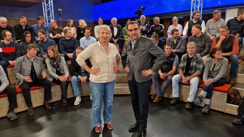 Sollte man sich angesichts des Klimawandels allein auf den Erhalt bestehender Pisten konzentrieren – oder neu investieren und die Skigebiete in Bayern weiter ausbauen? Diese Frage wurde bei „jetzt red i“ in Oberstdorf kontrovers diskutiert. | Bild: Julius Kolb / BR Sollte man sich angesichts des Klimawandels allein auf den Erhalt bestehender Pisten konzentrieren – oder neu investieren und die Skigebiete in Bayern weiter ausbauen? Diese Frage wurde bei „jetzt red i“ in Oberstdorf kontrovers diskutiert.