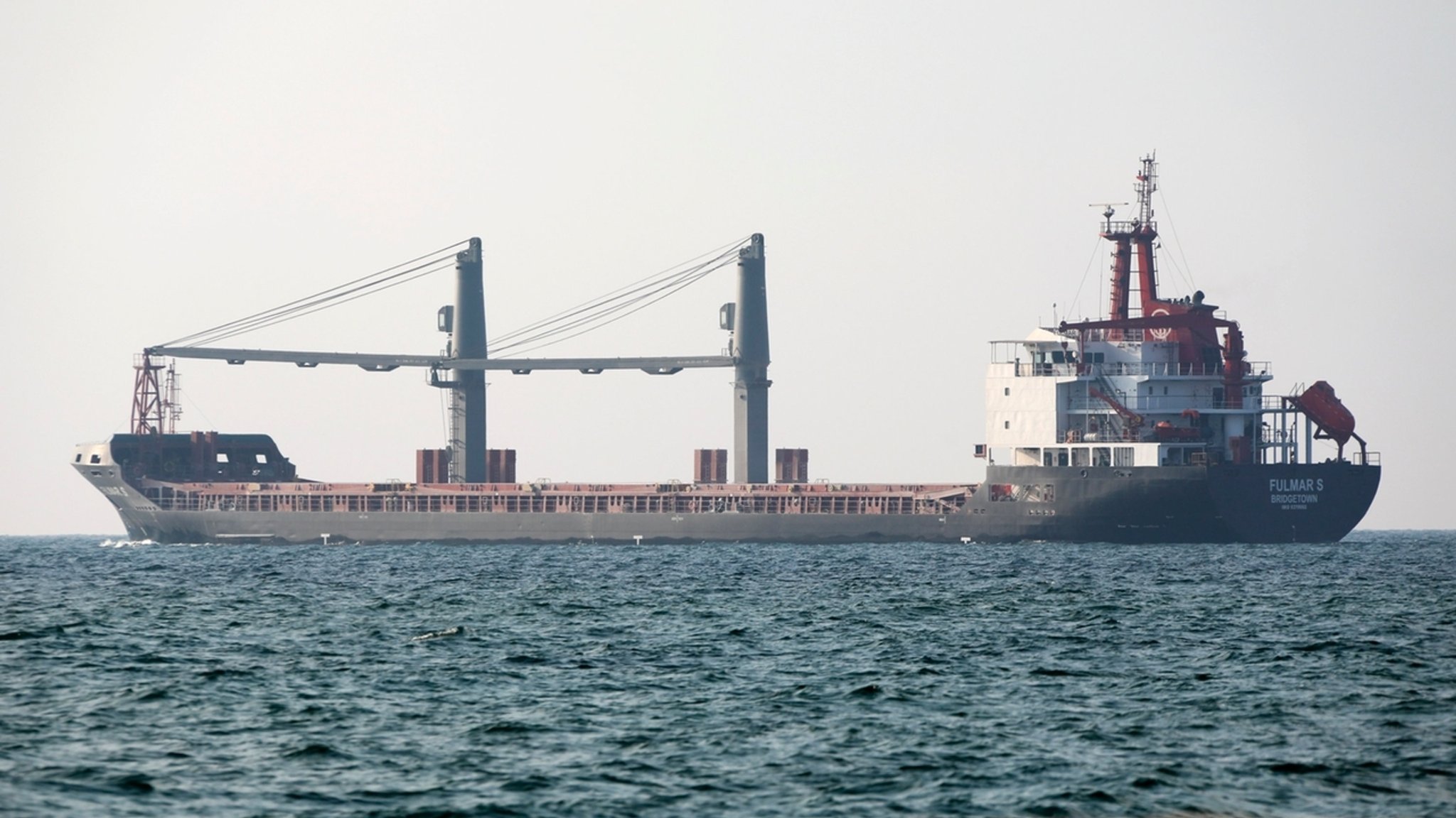 Ein Getreidefrachter verlässt den Hafen von Odessa.