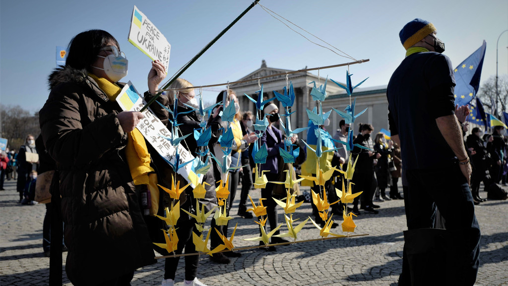 Demonstration gegen den Krieg in der Ukraine am Königsplatz. 