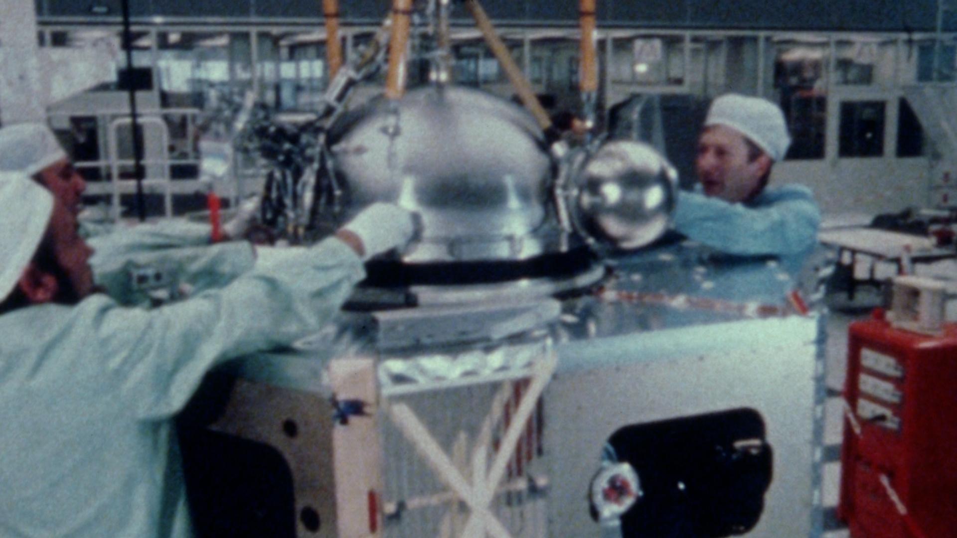 Die Ariane-Raketen oder auch Satellitentechnik oder Forschung auf der ISS. Fast jedes Mal fliegt auch ein Teil Made in Bayern mit.