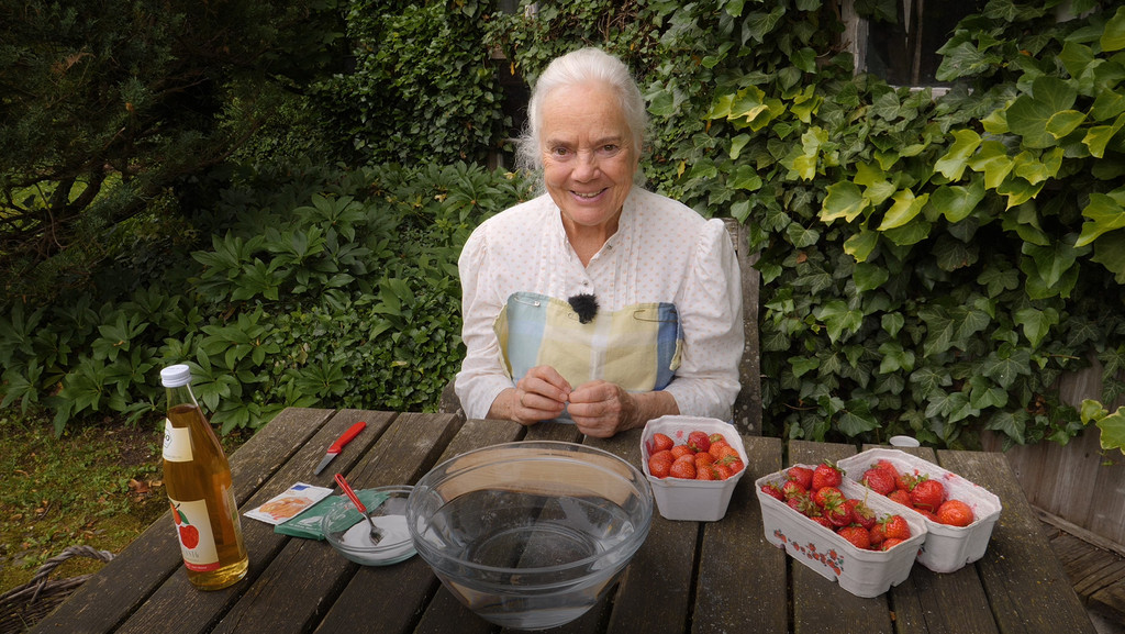Gscheid praktisch mit Uri: Erdbeeren länger frisch halten | Bild: BR Gscheid praktisch mit Uri: Erdbeeren länger frisch halten