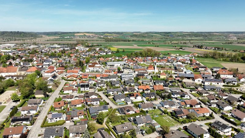 Blick aus der Luft auf ein Wohngebiet in Bayern. | Bild: BR Blick aus der Luft auf ein Wohngebiet in Bayern.