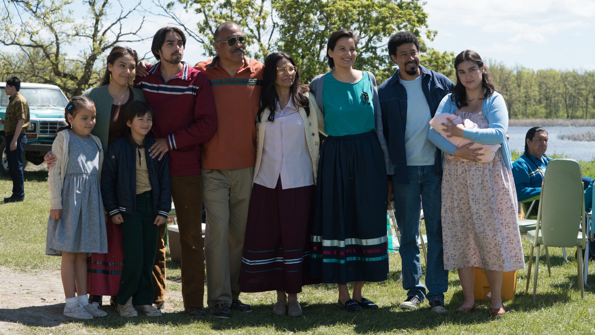 Familienfoto: Esther /Behzig mit ihrer wiedergefundenen indigenen Familie