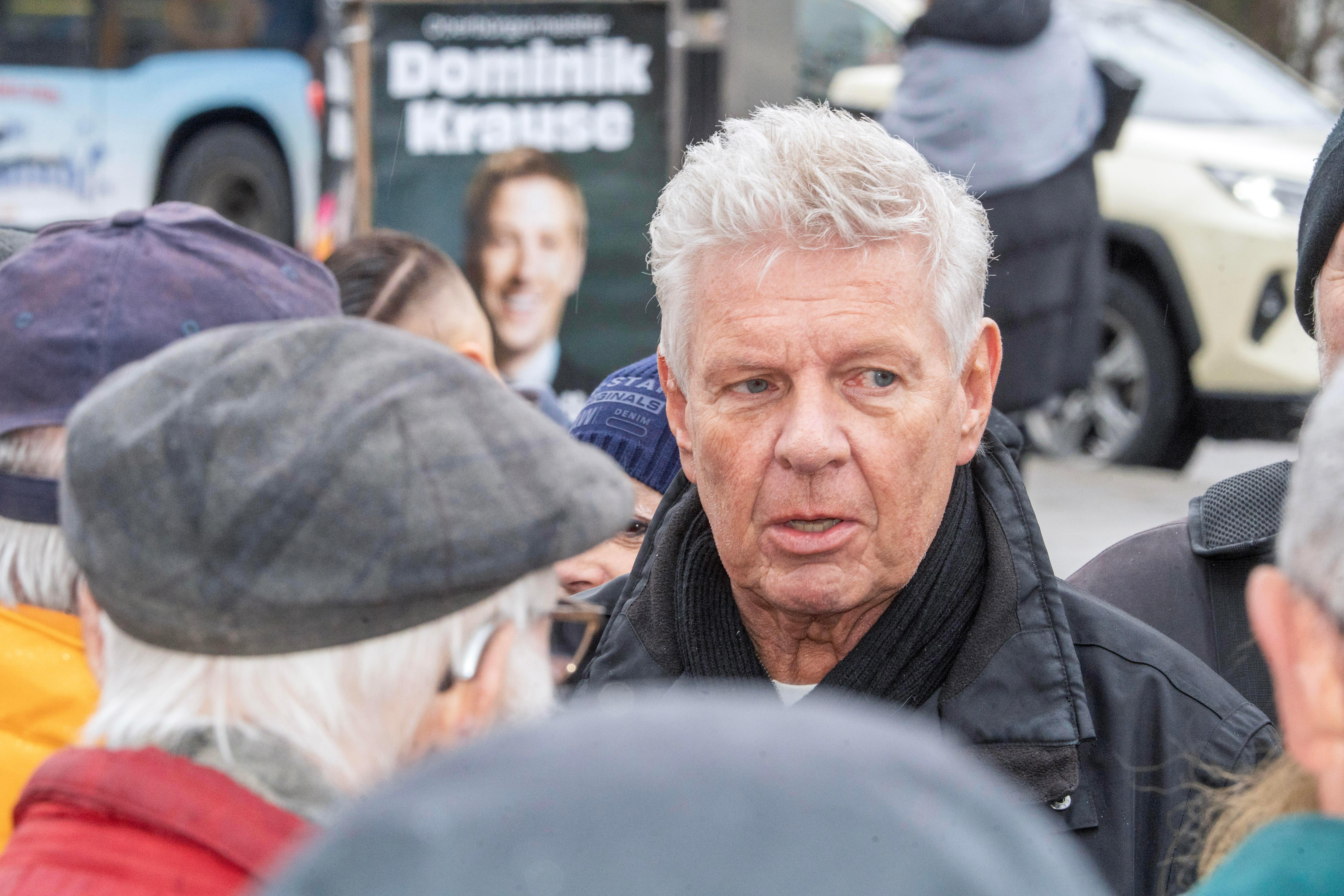 Der scheidende Münchner Oberbürgermeister Dieter Reiter (SPD) hat die Einnahmen aus seiner Nebentätigkeit beim FC Bayern wie versprochen gespendet. 