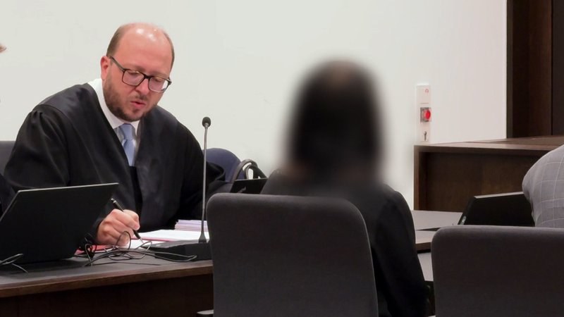Frau wegen versuchten Mordes an Rollstuhlfahrer vor Gericht | Bild: BR Frau wegen versuchten Mordes an Rollstuhlfahrer vor Gericht