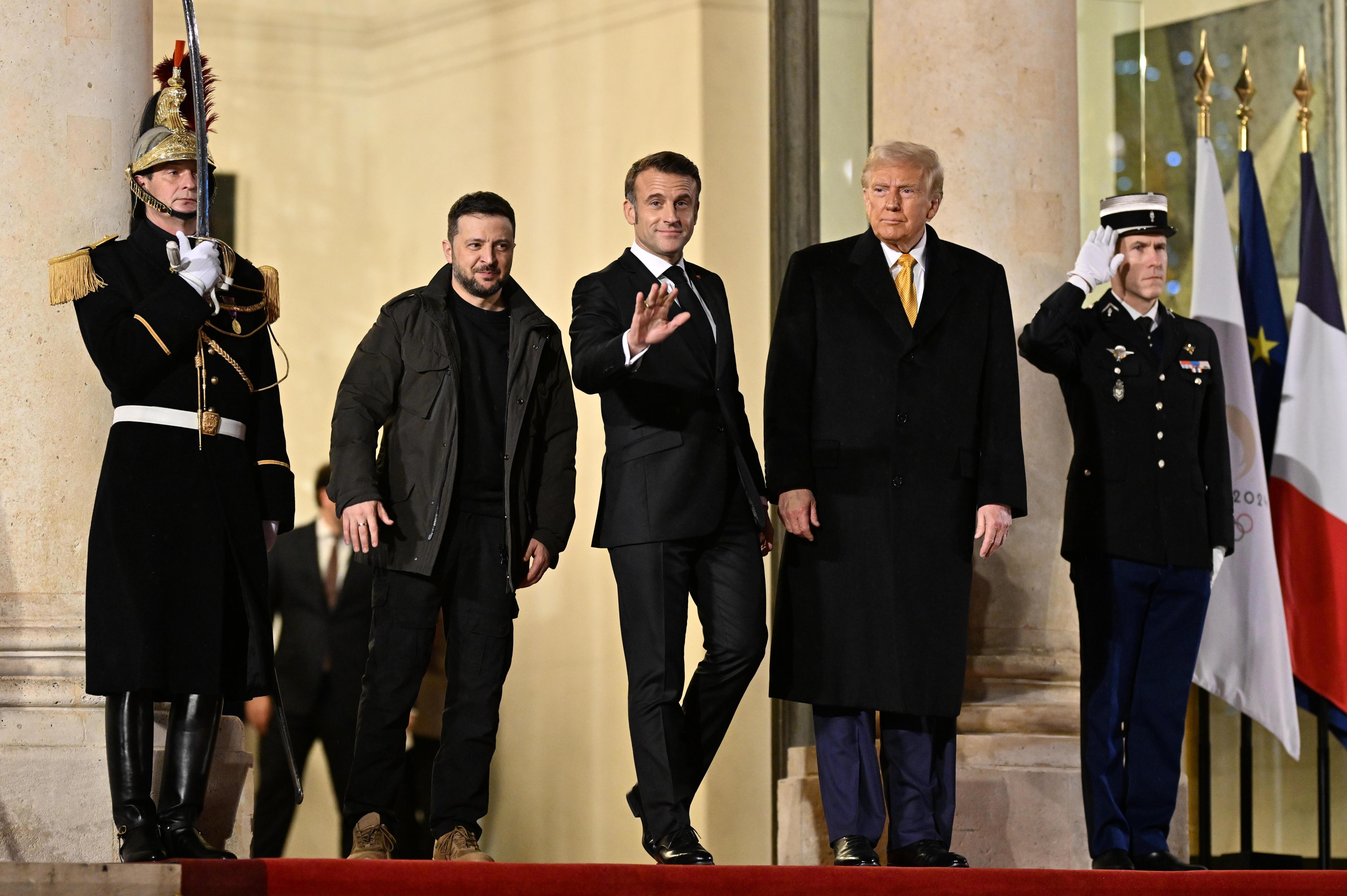 Dreiertreffen in Paris: Macron, Trump und Selenskyj besprechen Lage der Ukraine