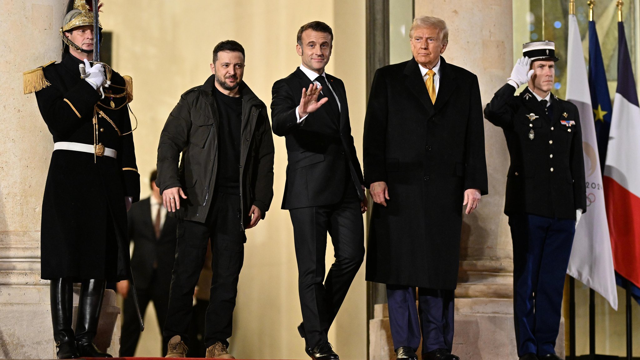 Dreiertreffen in Paris: Macron, Trump und Selenskyj besprechen Lage der Ukraine