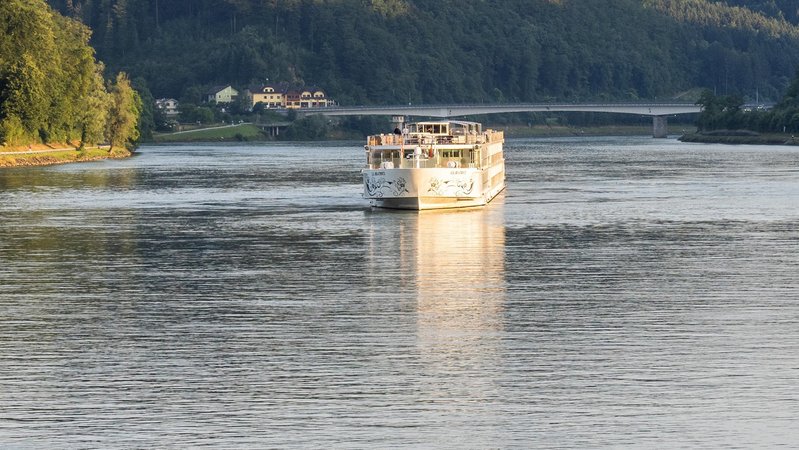 Ein Passagierschiff auf der Donau 