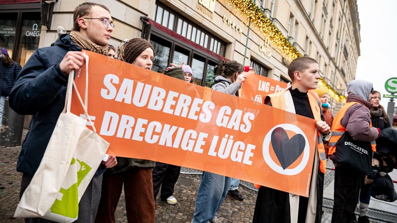 Die "Letzte Generation" will nicht mehr die "Letzte Generation" sein. | Bild: dpa-Bildfunk/Fabian Sommer Die "Letzte Generation" will nicht mehr die "Letzte Generation" sein.