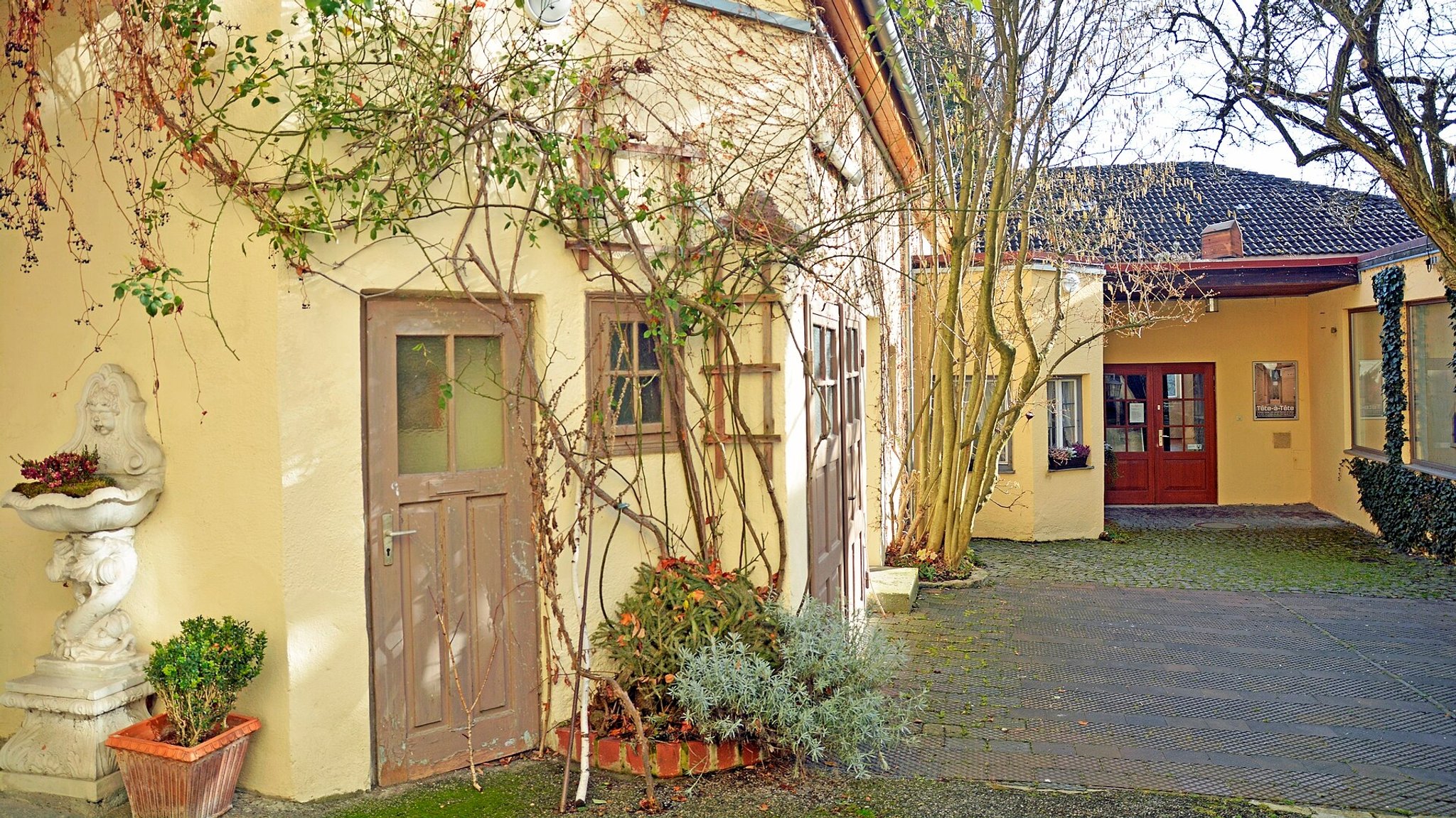 Hofeingang der Neuen Galerie | Bild: Wikimedia Hofeingang der Neuen Galerie