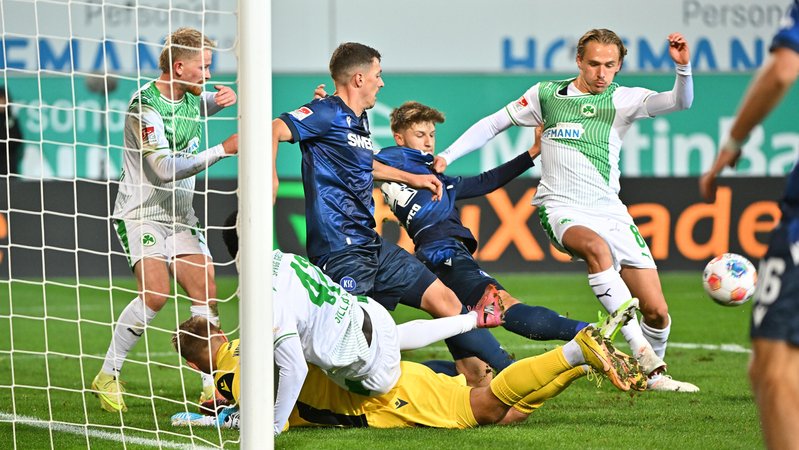 SpVgg Greuther Fürth - Karlsruher SC | Bild: picture-alliance/dpa SpVgg Greuther Fürth - Karlsruher SC