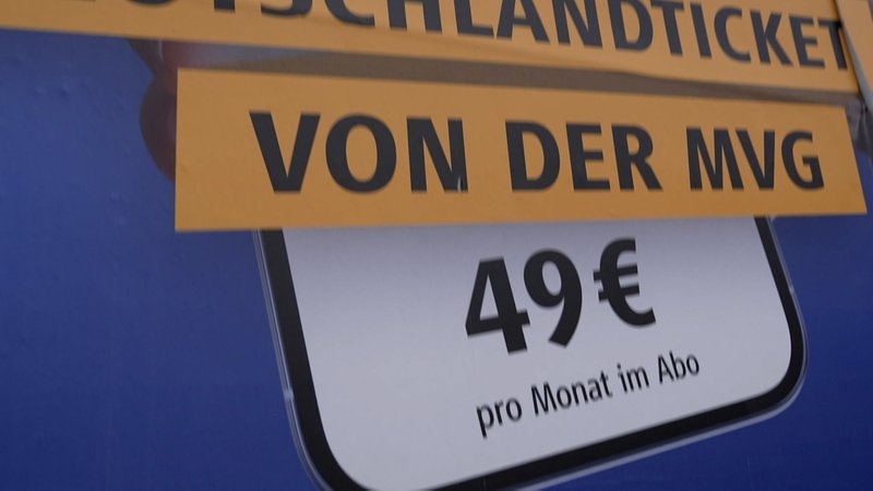 Seit heute gilt es - und soll für viele Menschen in Deutschland den Weg im Nah- und Regionalverkehr freimachen: Das Deutschland-Ticket für 49 Euro pro Monat.