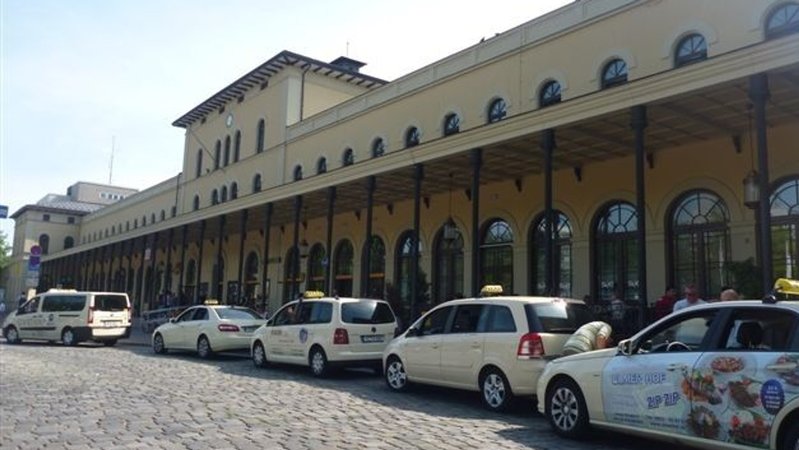 Der Hauptbahnhof Augsburg ist der älteste noch in Betrieb befindliche Bahnhofskomplex in Deutschland. | Bild: BR/Dr. Michael Zehetmair Der Hauptbahnhof Augsburg ist der älteste noch in Betrieb befindliche Bahnhofskomplex in Deutschland.