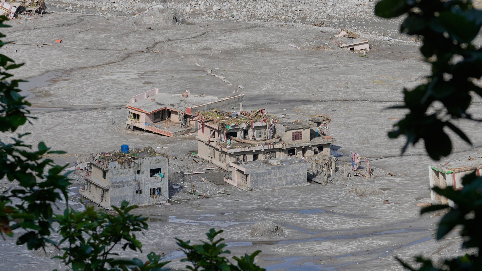 (Archivbild) Die Sturzflut im Himalaya richtete im August verheerende Schäden an. | Bild: dpa-Bildfunk/Dar Yasin (Archivbild) Die Sturzflut im Himalaya richtete im August verheerende Schäden an.