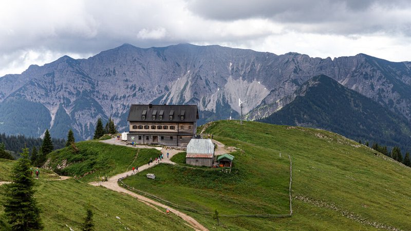 Blick auf das Rotwandhaus unterhalb des Rotwandgipfels in den Bayerischen Alpen. | Bild: BR/Sylvia Bentele Blick auf das Rotwandhaus unterhalb des Rotwandgipfels in den Bayerischen Alpen.