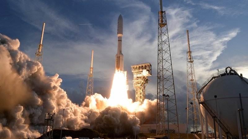 Mit einer Atlas V-Trägerrakete hat Amazon seine ersten Internet-Satelliten ins All gebracht. | Bild: REUTERS/Steve Nesius Mit einer Atlas V-Trägerrakete hat Amazon seine ersten Internet-Satelliten ins All gebracht.
