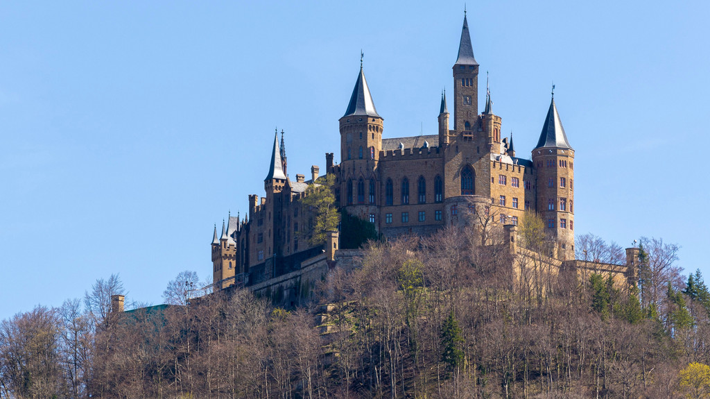 Burg Hohenzollern südlich von Tübingen im Frühjahr