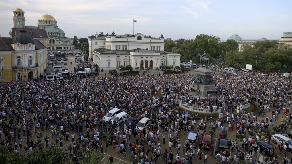 Tausende protestieren in Sofia nach Misstrauensvotum.