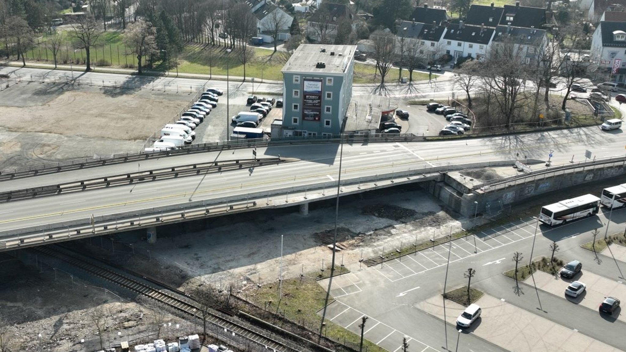 Die Bayreuther Hochbrücke, an der eine Auffahrt fehlt.