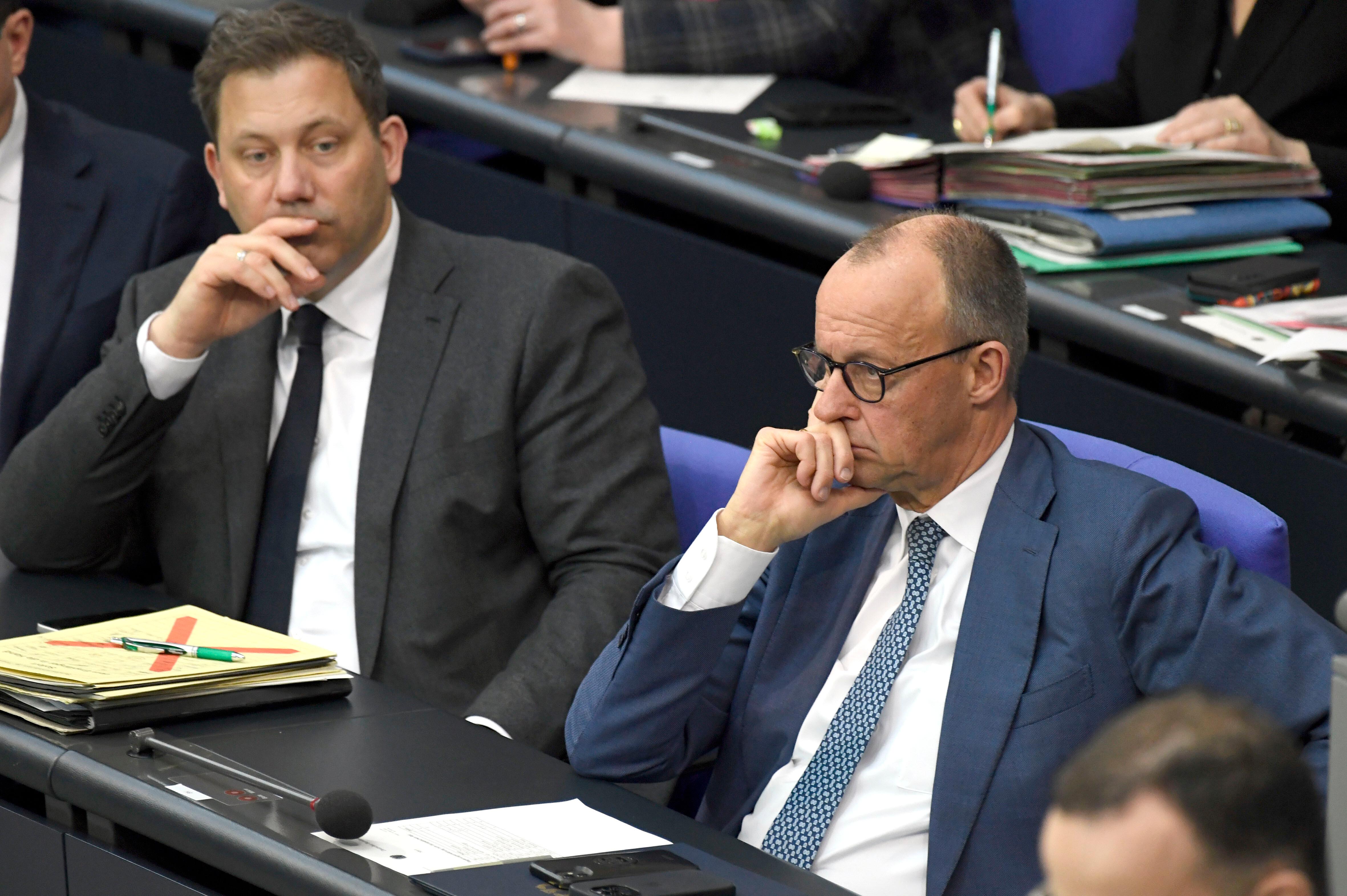 Lars Klingbeil und Friedrich Merz in der 64. Sitzung des 21. Deutschen Bundestages im Reichstagsgebäude. Berlin, 18.03.2026