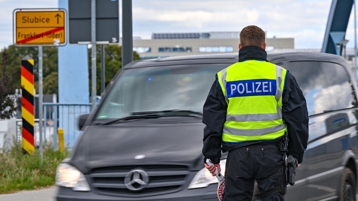 Die Bundespolizei kontrolliert den Einreiseverkehr am deutsch-polnischen Grenzübergang