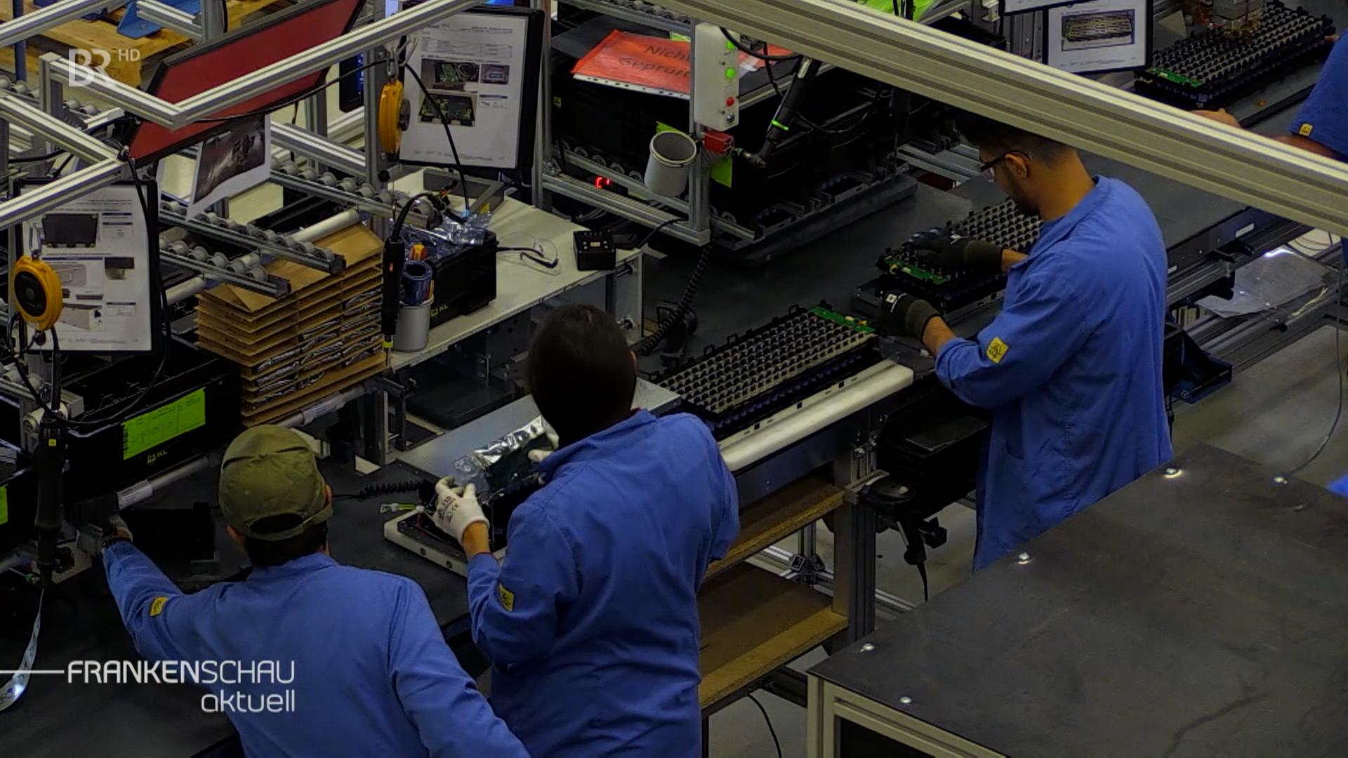 Mitarbeiter bei der Arbeit bei BMZ.