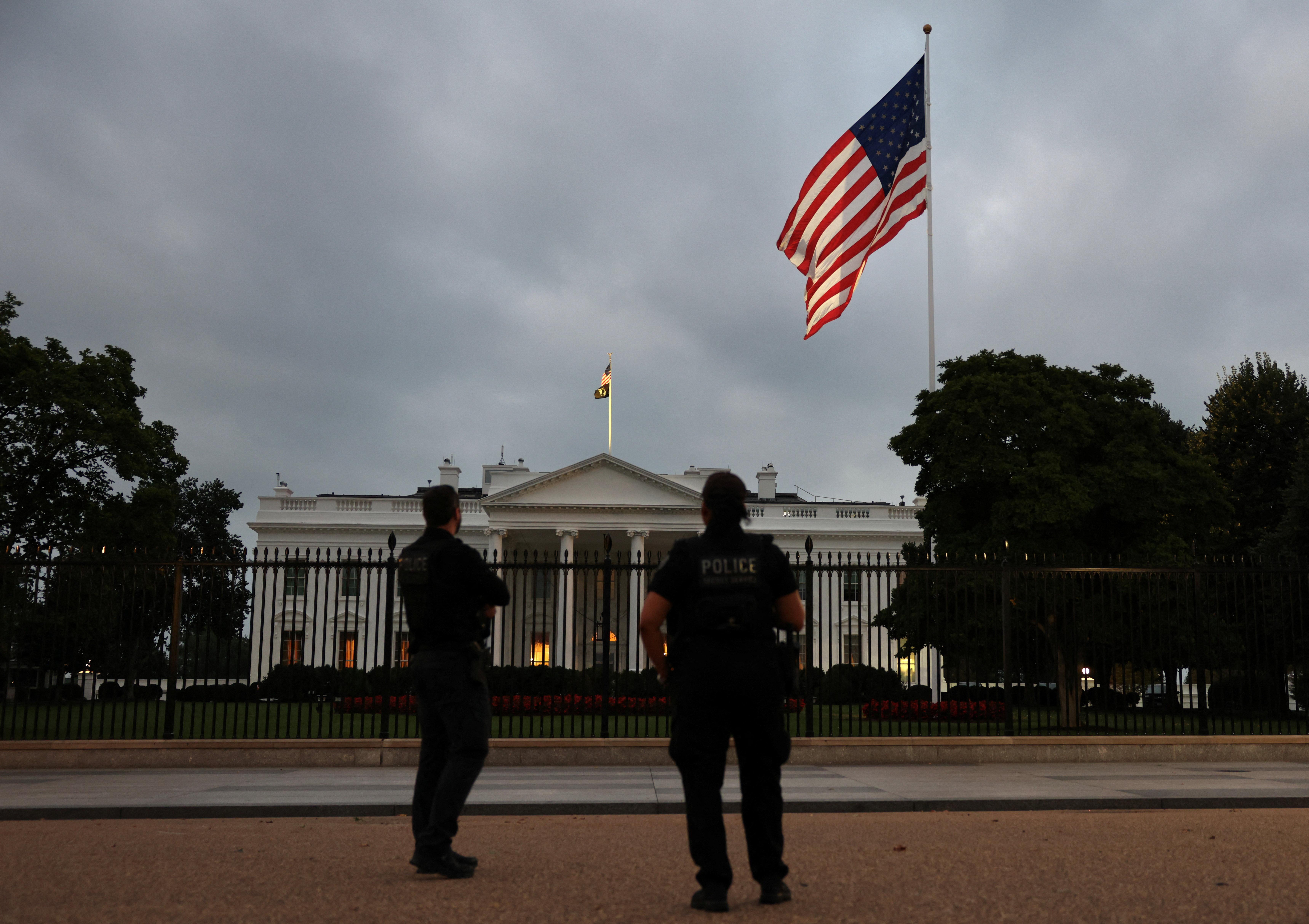 Polizei vor dem Weißen Haus in Washington
