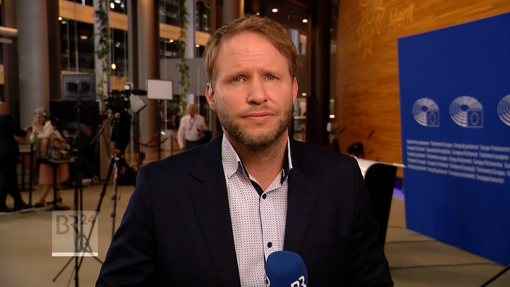 BR-Reporter Johannes Reichert im Gespräch zum Fall Niebler. | Bild: Bayerischer Rundfunk 2026 BR-Reporter Johannes Reichert im Gespräch zum Fall Niebler.