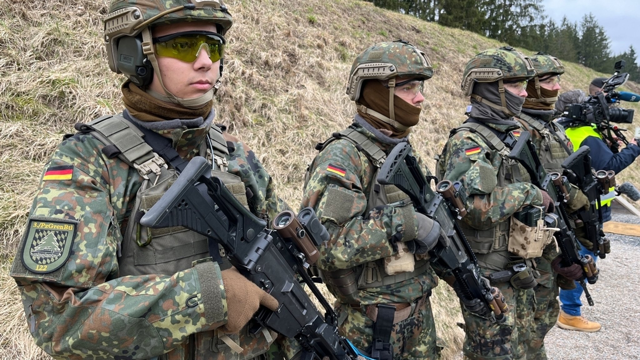 Verteidigungsminister Boris Pistorius besuchte die Bundeswehr in Weiden und Oberviechtach und sprach mit den Soldatinnen und Soldaten.