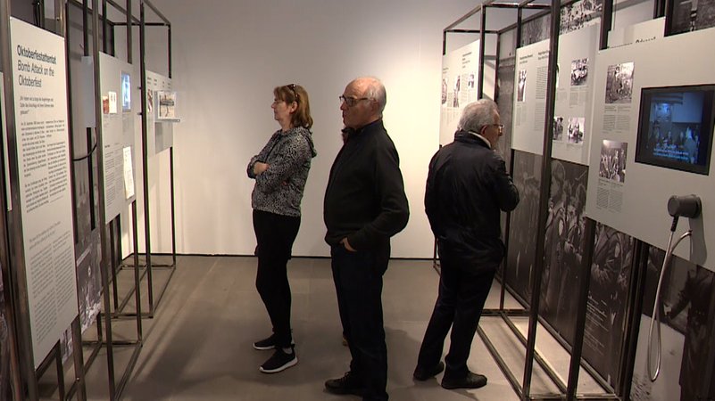 Ausstellung zum Thema Rechtsterrorismus in Erlangen | Bild: BR Ausstellung zum Thema Rechtsterrorismus in Erlangen