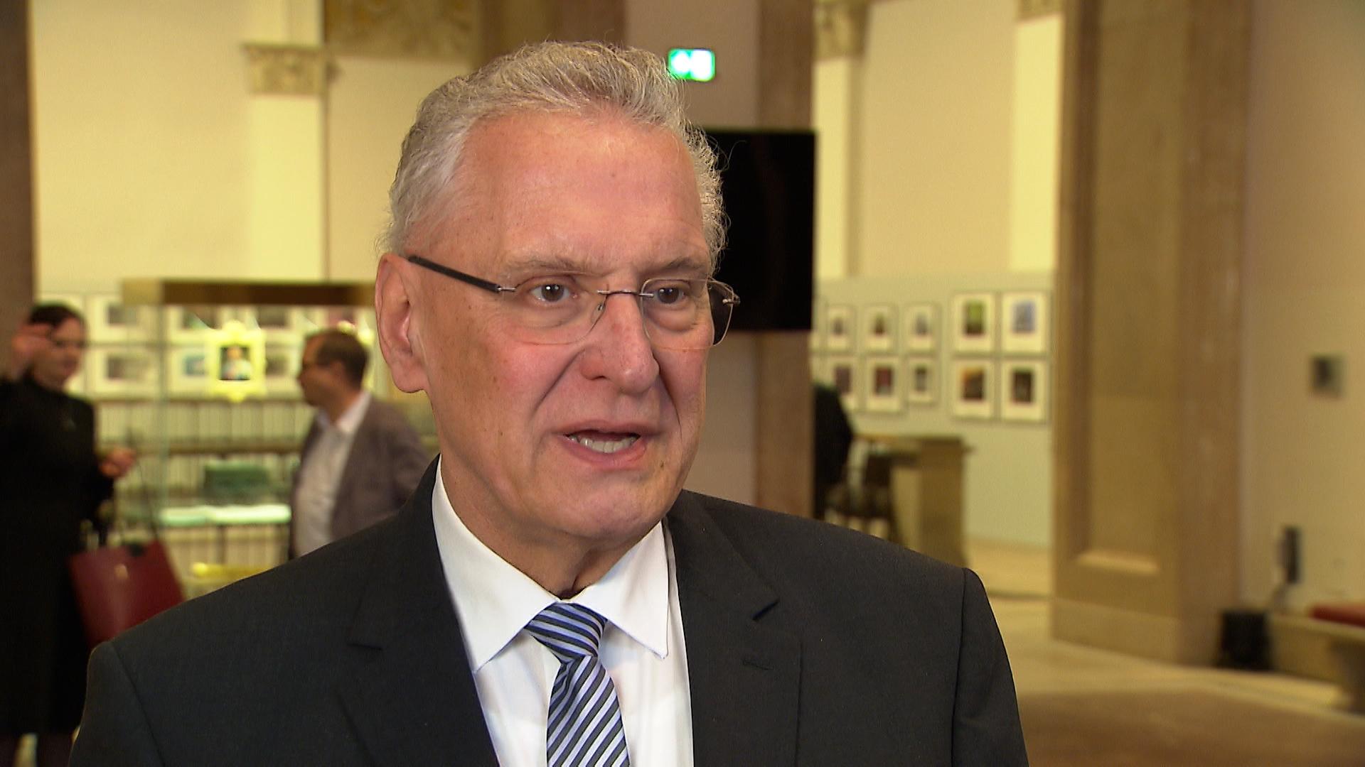 Innenminister Joachim Herrmann beim BR-Interview