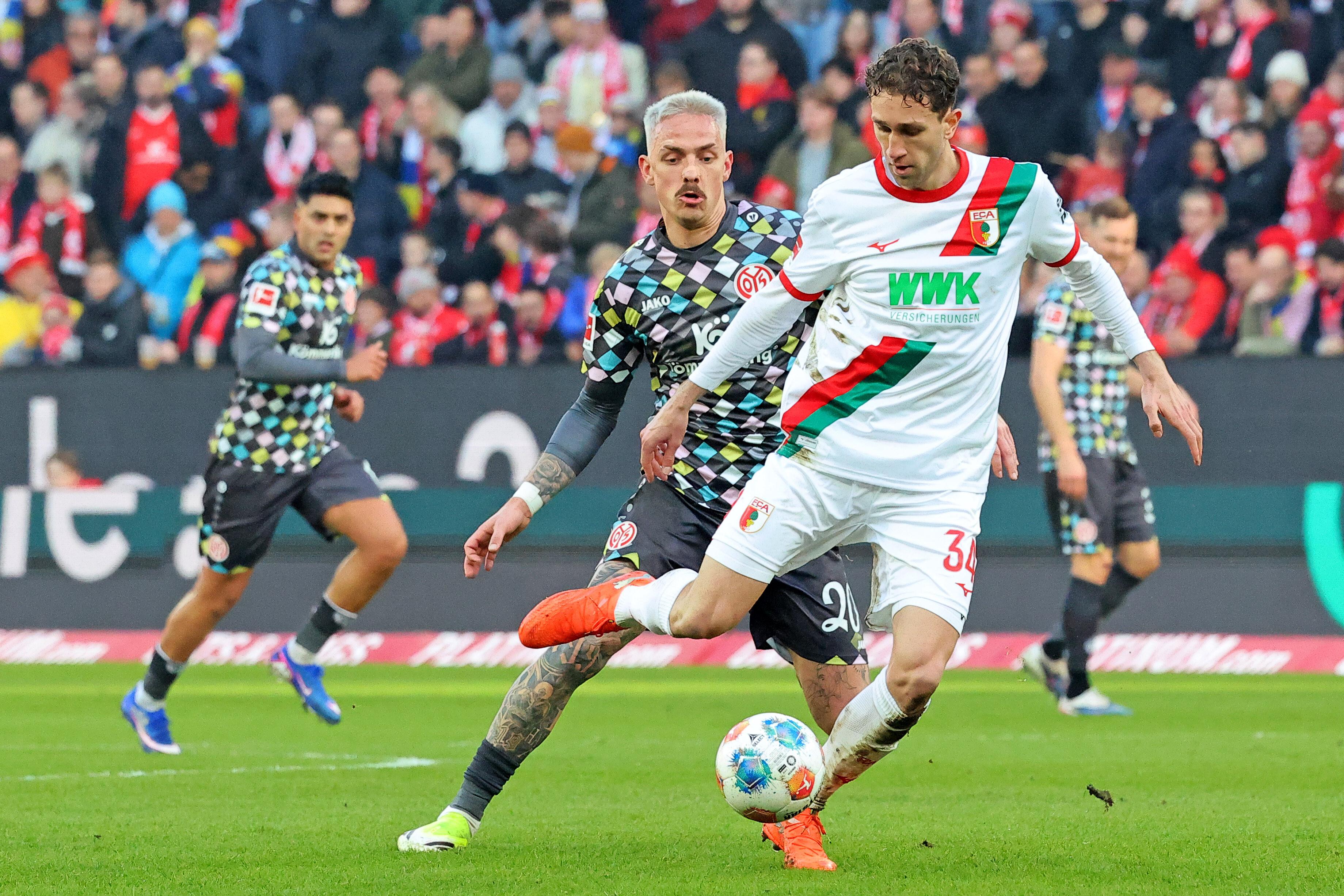 Arthur Chaves (rechts) im Zweikampf mit Phillip Tietz