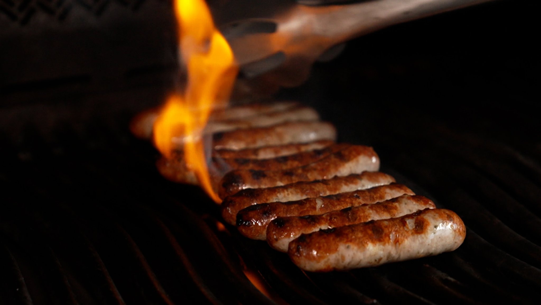 Rostbratwürste auf dem Grill