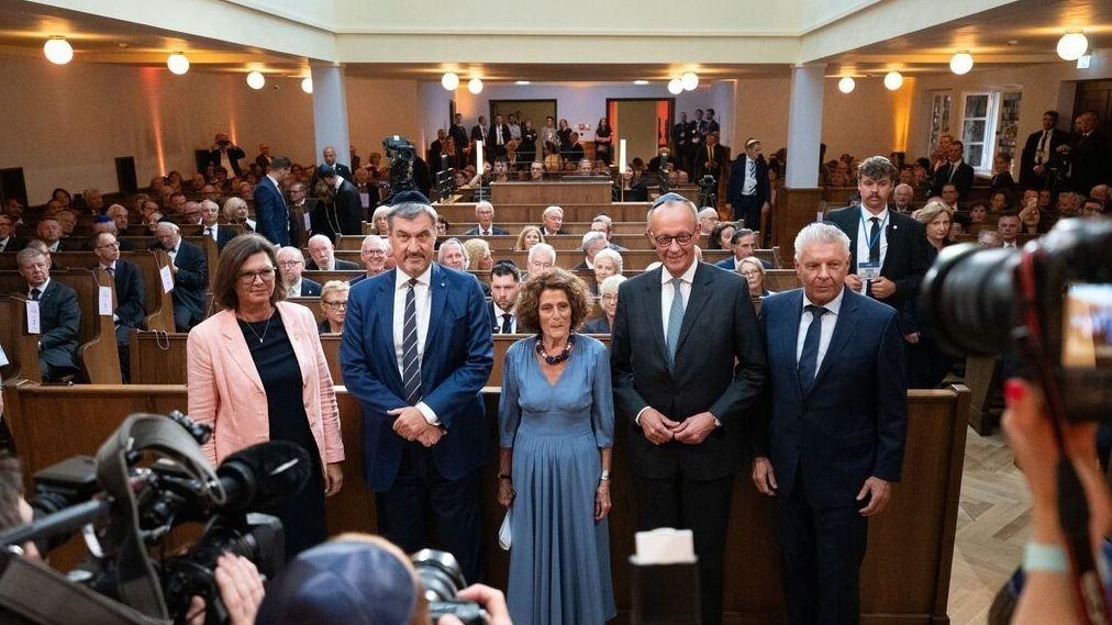 Feierliche Zeremonie in München: Die historische Synagoge an der Reichenbachstraße ist umfassend restauriert worden. Beim Festakt kämpfte Kanzler Merz mit den Tränen, als er an die Verbrechen der Nationalsozialisten an Juden erinnerte.