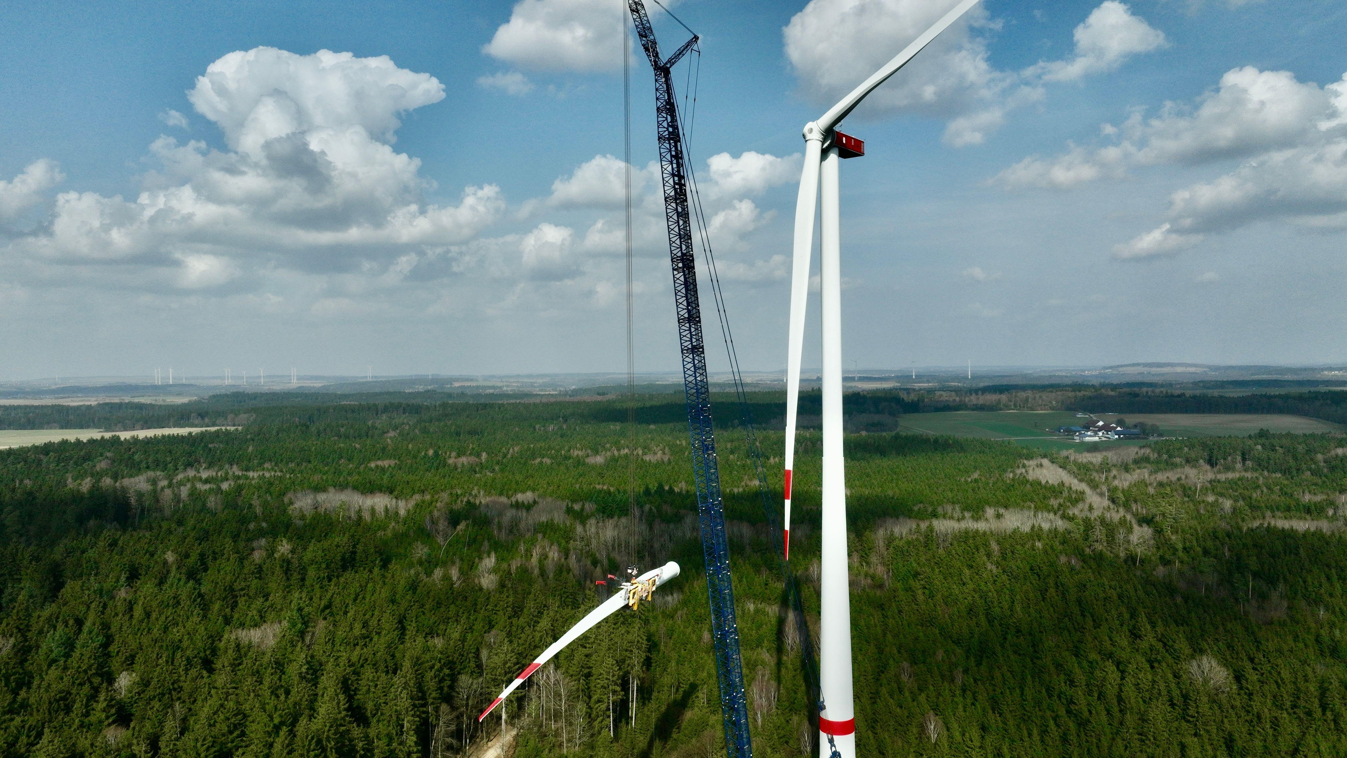 Bayerns derzeit größtes Windrad wird derzeit bei Eichstätt errichtet. 