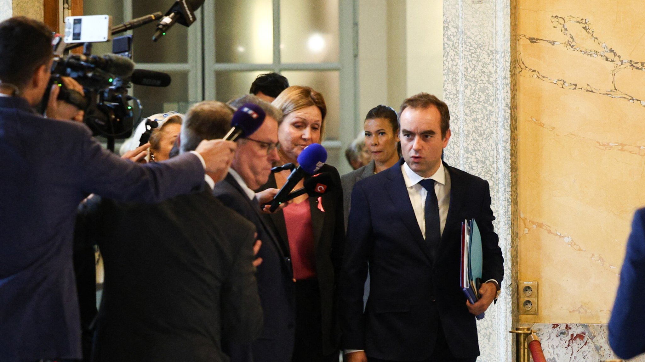 Frankreichs Premier Lecornu kommt in der Assemblée Nationale an