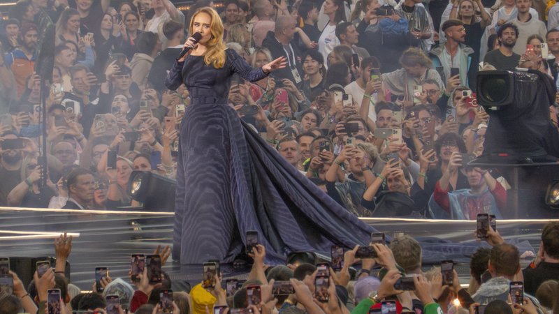Adele bei ihrem ersten Konzert in München | Bild: picture alliance / Cover Images | Cover Images Adele bei ihrem ersten Konzert in München