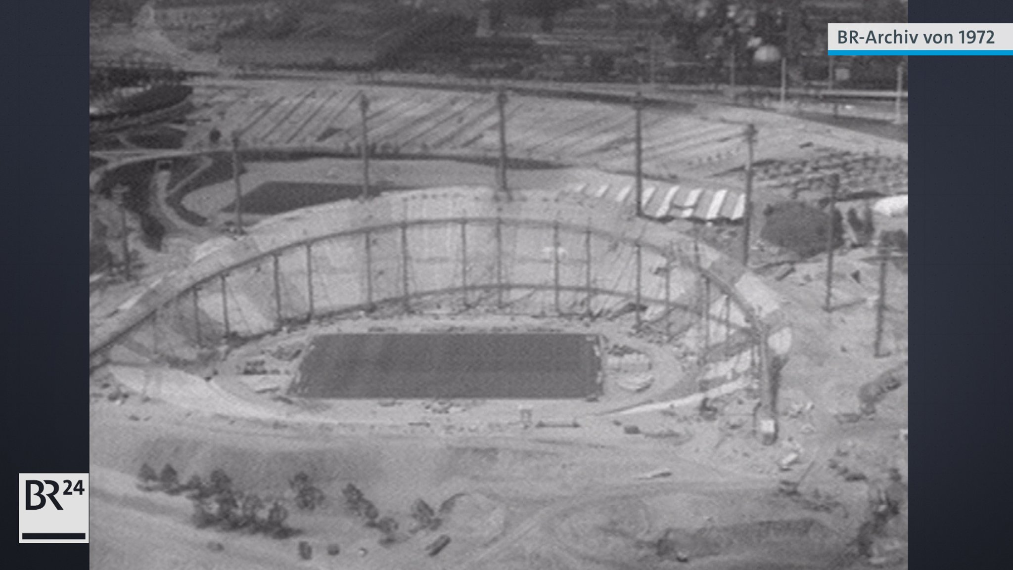 das Münchner Olympiastadion im Bau