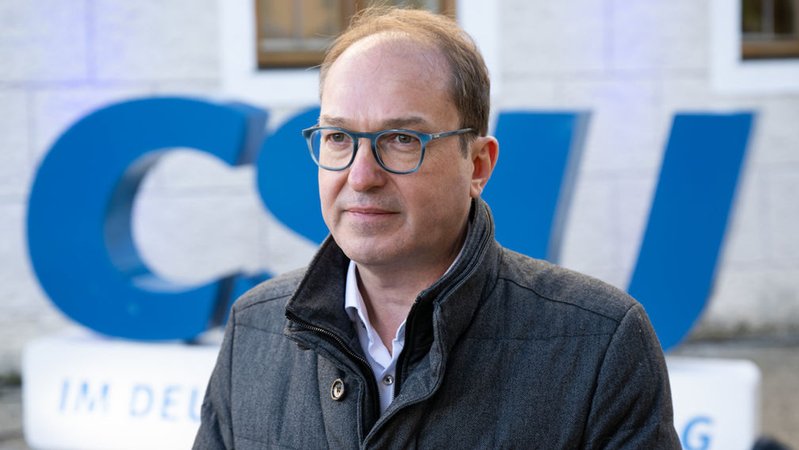 Alexander Dobrindt, CSU-Landesgruppenchef, gibt bei der Winterklausur der CSU im Bundestag im Kloster Seeon 2023 ein Statement | Bild: dpa-Bildfunk/Sven Hoppe Alexander Dobrindt, CSU-Landesgruppenchef, gibt bei der Winterklausur der CSU im Bundestag im Kloster Seeon 2023 ein Statement