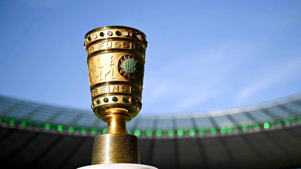 Der DFB-Pokal im Berliner Olympiastadion.