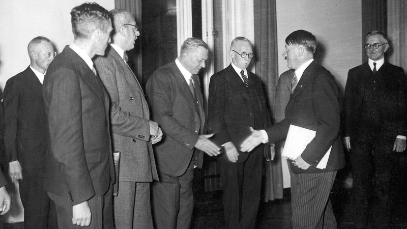 Der "Generalrat" der Deutschen Wirtschaft steht in Reih und Glied | Bild: Scherl/Picture Alliance Der "Generalrat" der Deutschen Wirtschaft steht in Reih und Glied