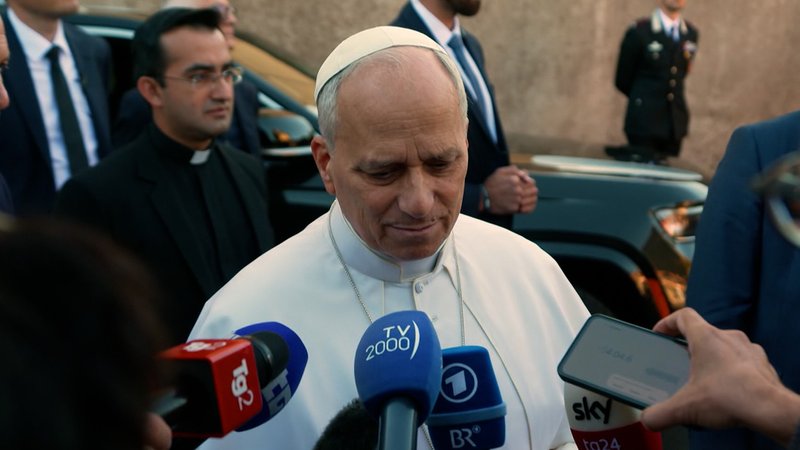 Papst Leo XIV. hat sein erstes Lehrschreiben veröffentlicht. | Bild: Bayerischer Rundfunk 2025 Papst Leo XIV. hat sein erstes Lehrschreiben veröffentlicht.