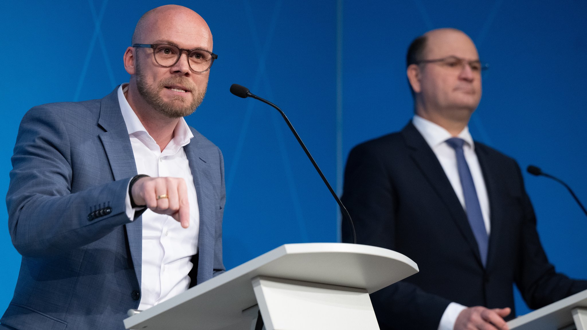 Behördengänge nur noch digital? Kritik an Minister-Vorstoß 