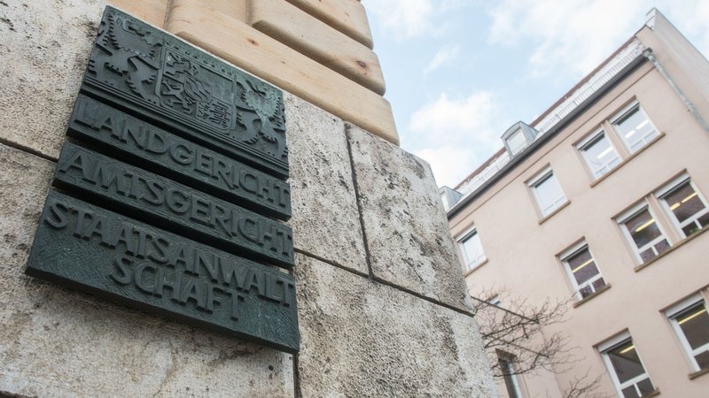 Schild der Staatsanwaltschaft Regensburg | Bild: dpa-bildfunk/Armin Weigel Schild der Staatsanwaltschaft Regensburg