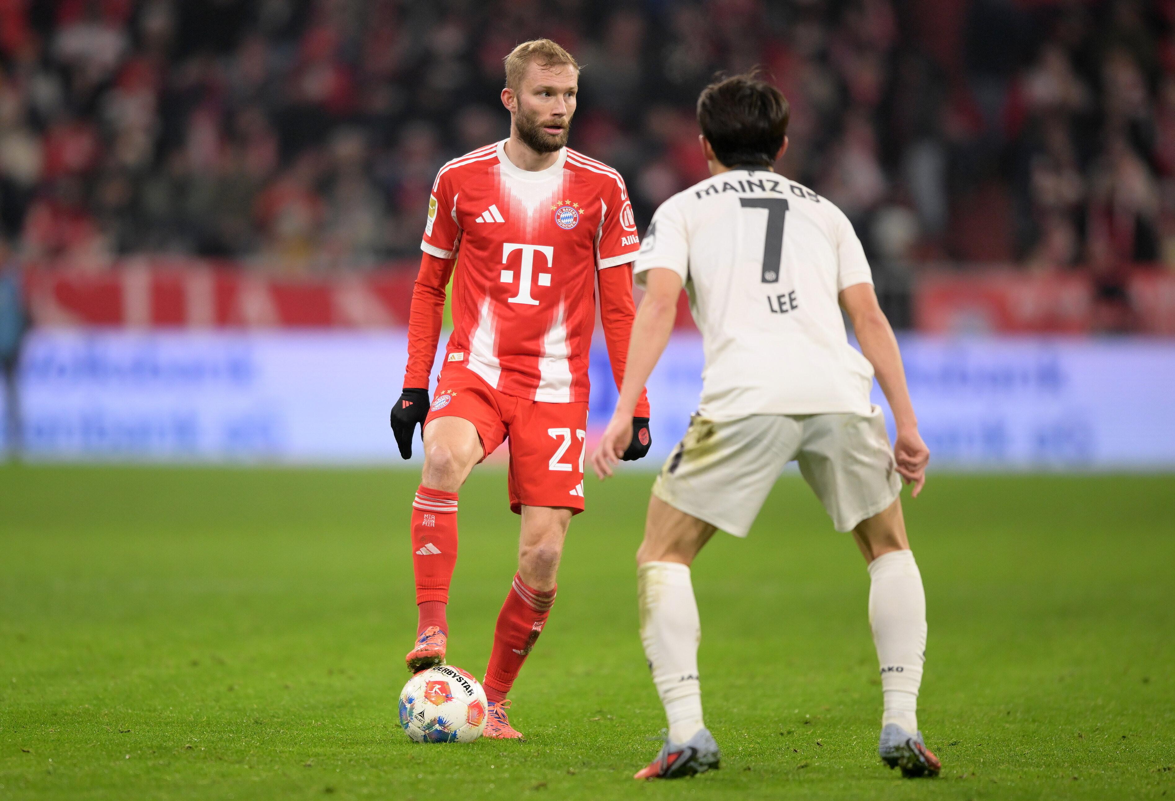 Konrad Laimer (FC Bayern) und Jae-Sung Lee (Mainz 05)