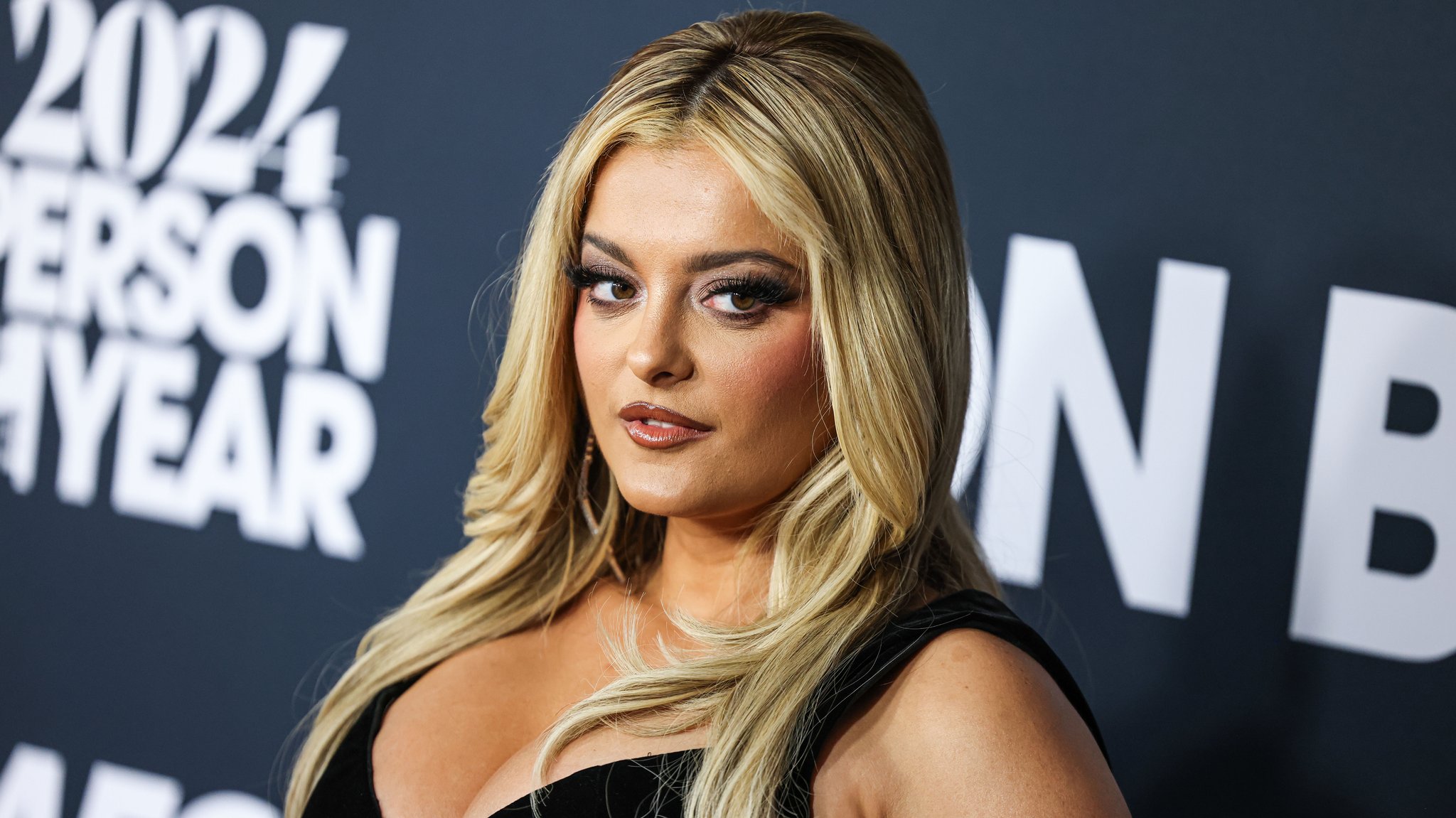 Die US-amerikanische Sängerin Bebe Rexha will am Münchner Flughafen diskriminiert worden sein. 