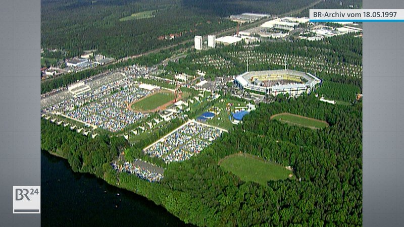 Luftaufnahme des Frankenstadions mit angrenzendem Campingplatz | Bild: BR Archiv Luftaufnahme des Frankenstadions mit angrenzendem Campingplatz