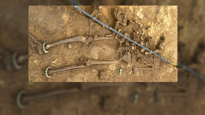 Skelett einer vor 2300 Jahren verstorbenen Frau mit Grabbeigaben | Bild: privat: Matthias Leicht Skelett einer vor 2300 Jahren verstorbenen Frau mit Grabbeigaben