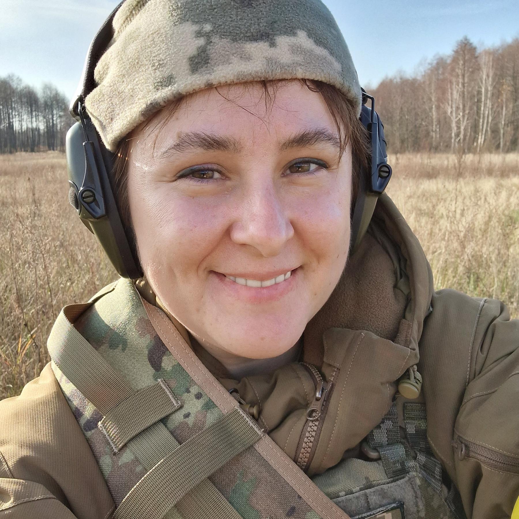 Zwischen Front und Feminismus - Wie Alina Sarnatska den Krieg ins ukrainische Theater bring episode artwork